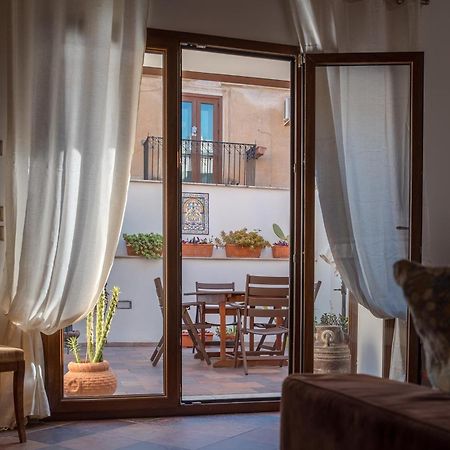 A Casa Del Gioielliere Apartment Palermo Bagian luar foto