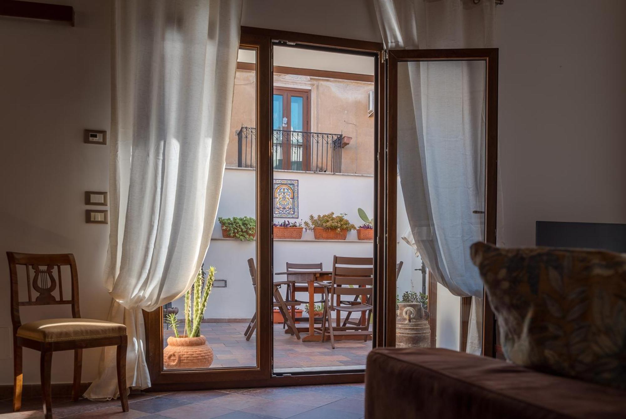 A Casa Del Gioielliere Apartment Palermo Bagian luar foto